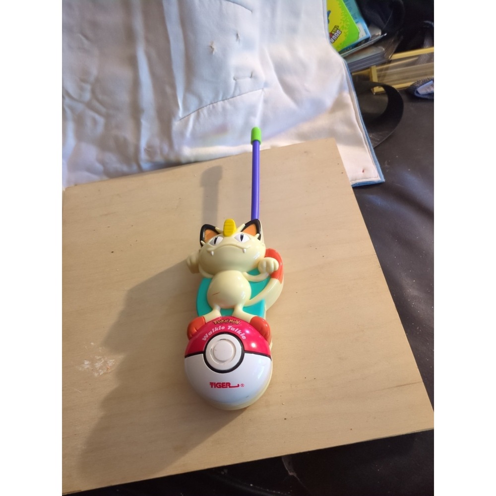 1999 Tiger Electronic Nintendo Pokemon Single Walkie Talkie Meowth figure toy